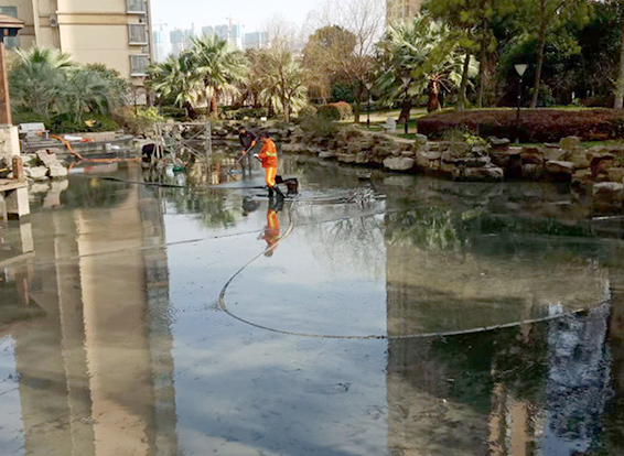 丁青景观池淤泥清理