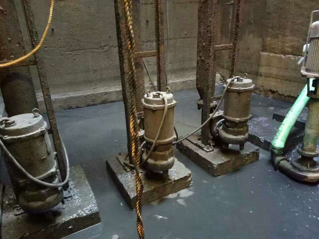 丁青污水池清理