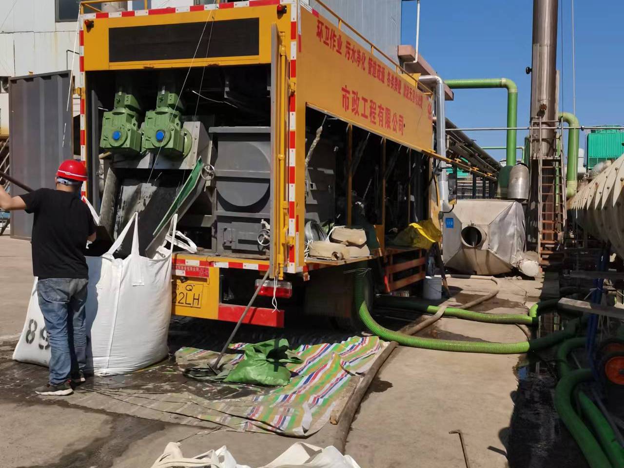 丁青淤泥压干处理